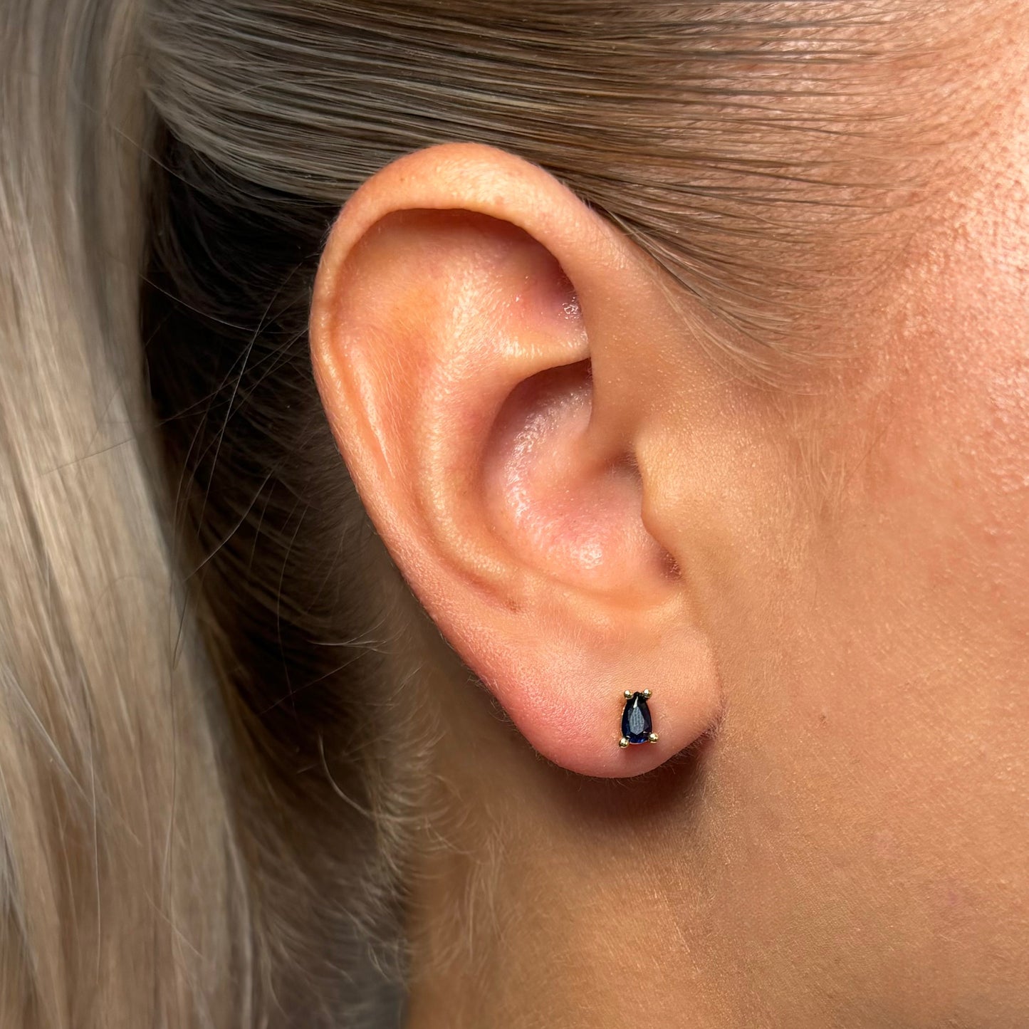 Ohrstecker Tropfen mit blauen Zirkonia